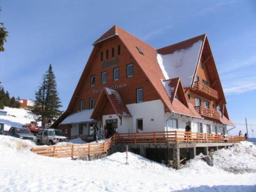 Sugo Panzio Madarasi Hargita Hotel Izvoare  Buitenkant foto