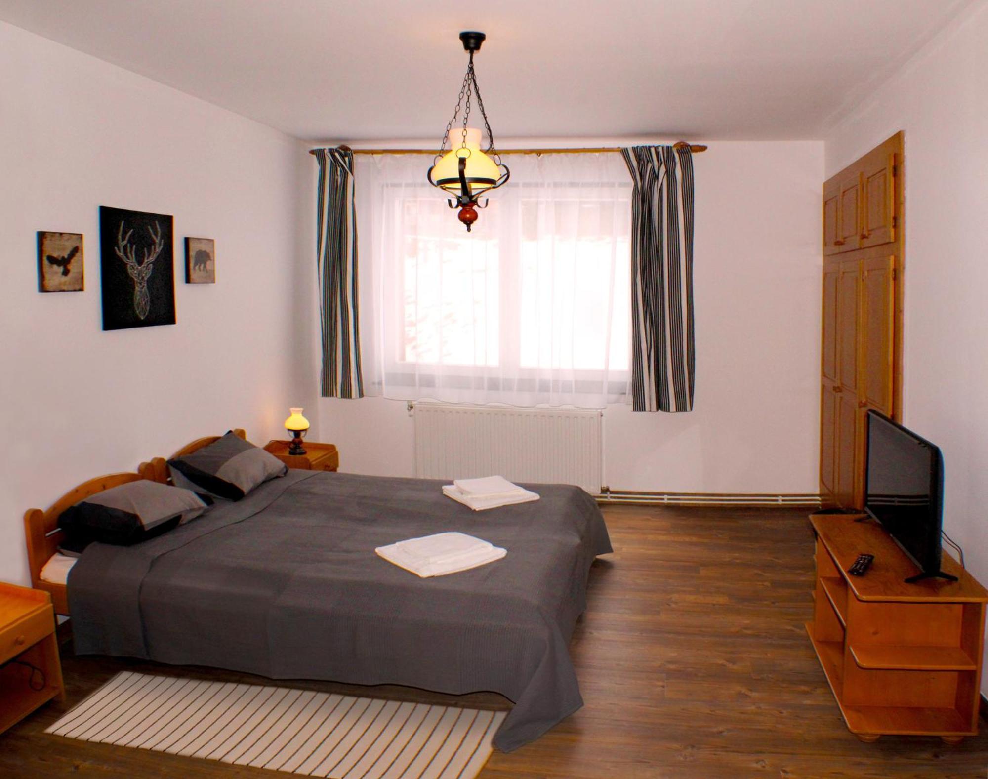 Sugo Panzio Madarasi Hargita Hotel Izvoare  Buitenkant foto